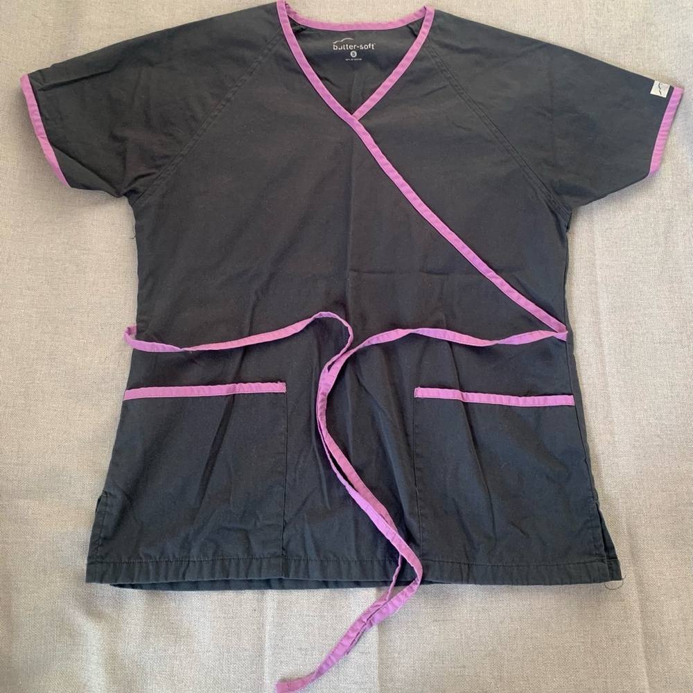 Butter-soft Grey Scrub Top with Pink Trim and Decorative Tie